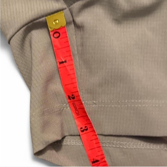 Women's Eddie Bauer Tan performance shorts. Size Small - Picture 5 of 6